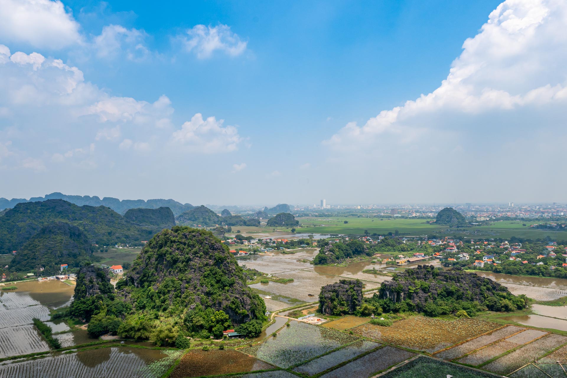 /fm/Files//Pictures/Ido Uploads/Asia/Vietnam/All/Ninh Binh - Dragon Mountain View Tam Coc Mountain - NS.jpg